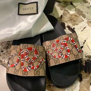 Men Gucci sliders